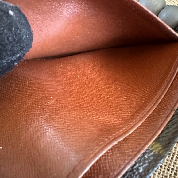 2 Men's Louis Vuitton, bifold, wallet, damaged - Picture 10 of 16